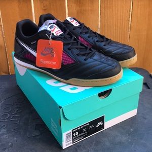 Nike SB x Supreme Gato “ Black “